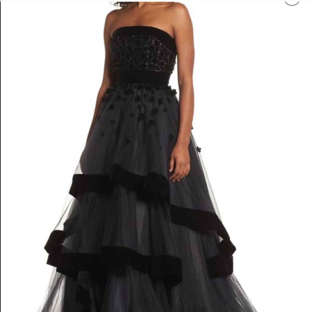 Size 8. Only WORN ONCE